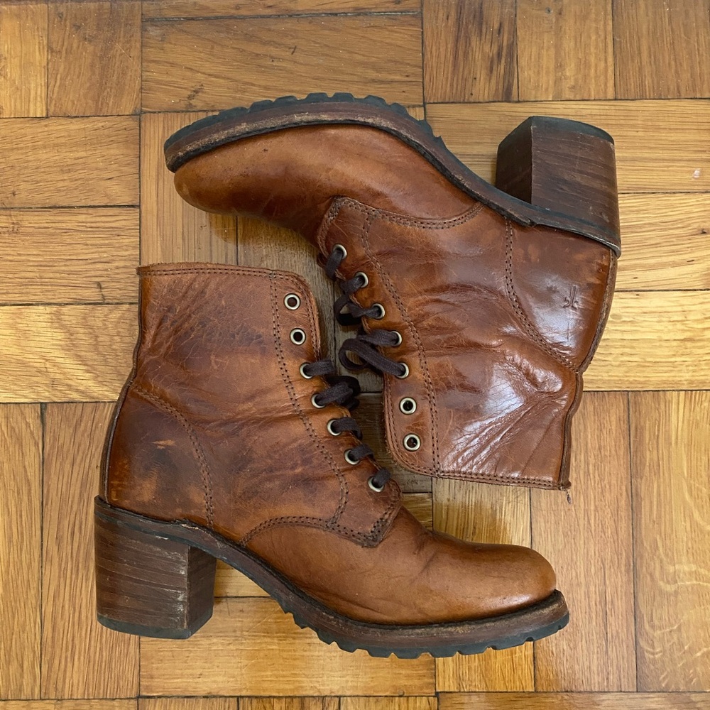 Frye Sabrina Lace up Boots